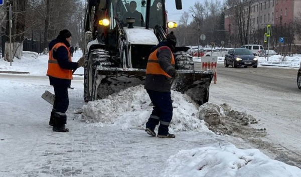 В Иркутске устраняют последствия снегопада                            