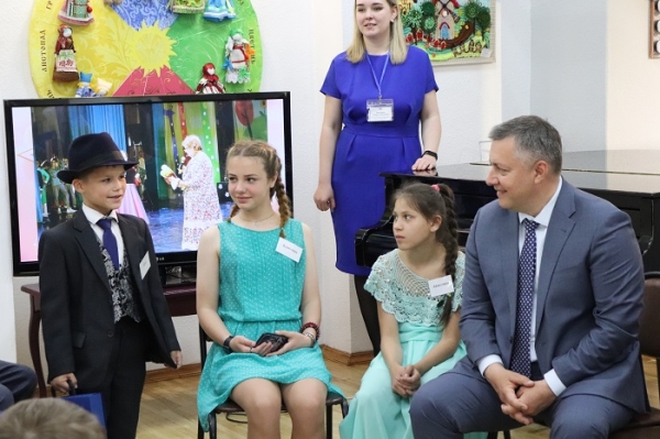 
			Дети из многодетной семьи Разваляевых Иркутского района стали финалистами фестиваля «Байкальская звезда» 		