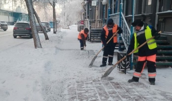 800 тонн снега вывезли за сутки с улиц Иркутска                            