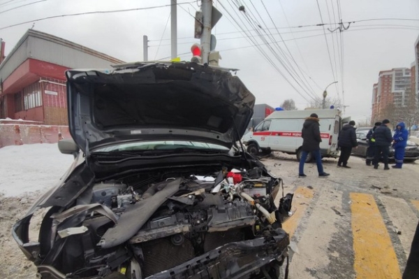 
                В Иркутске произошло массовое ДТП с участием автомобиля скорой помощи
                
            
