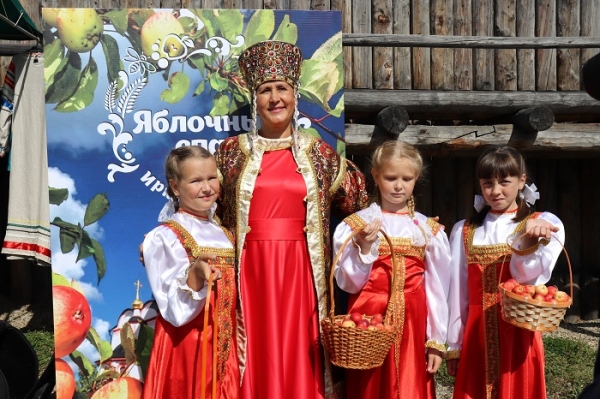
			Районный фольклорный праздник «Три спаса» объединил более 500 участников		