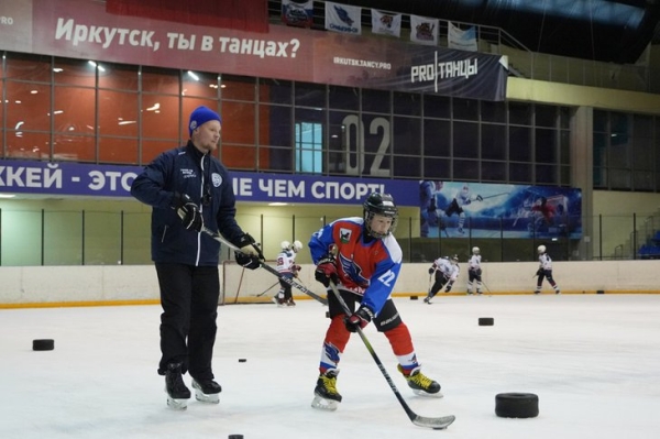 
                Известные российские хоккеисты провели мастер-классы для детей в Иркутске
                
            