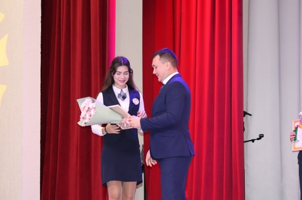 
			Лучшим школьникам Иркутского района вручили стипендии Мэра		